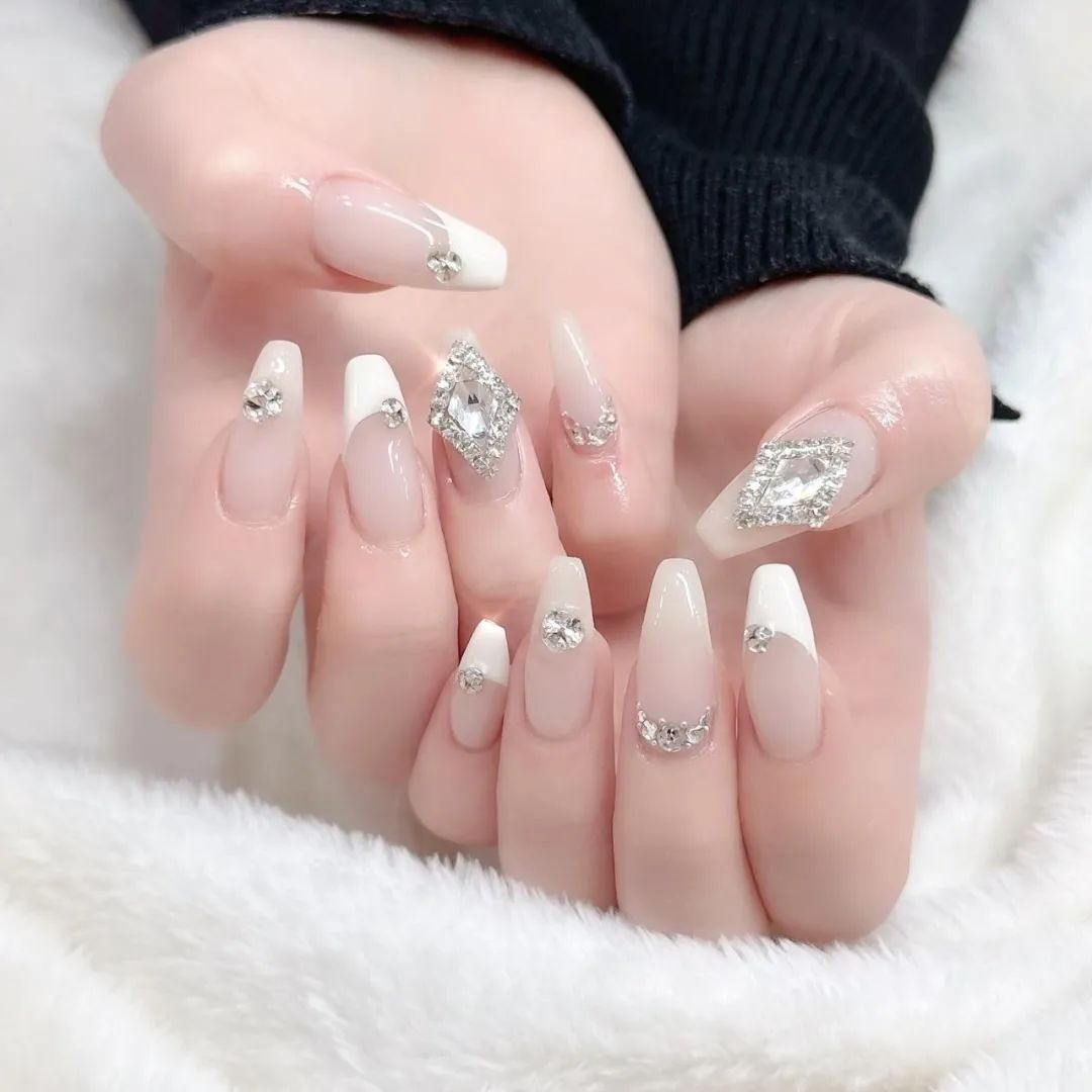 非常有質(zhì)感的新婚美甲，最近要結(jié)婚的準(zhǔn)新娘們看過(guò)來(lái)