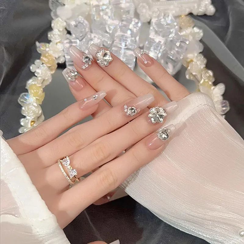 非常有質(zhì)感的新婚美甲，最近要結(jié)婚的準(zhǔn)新娘們看過(guò)來(lái)