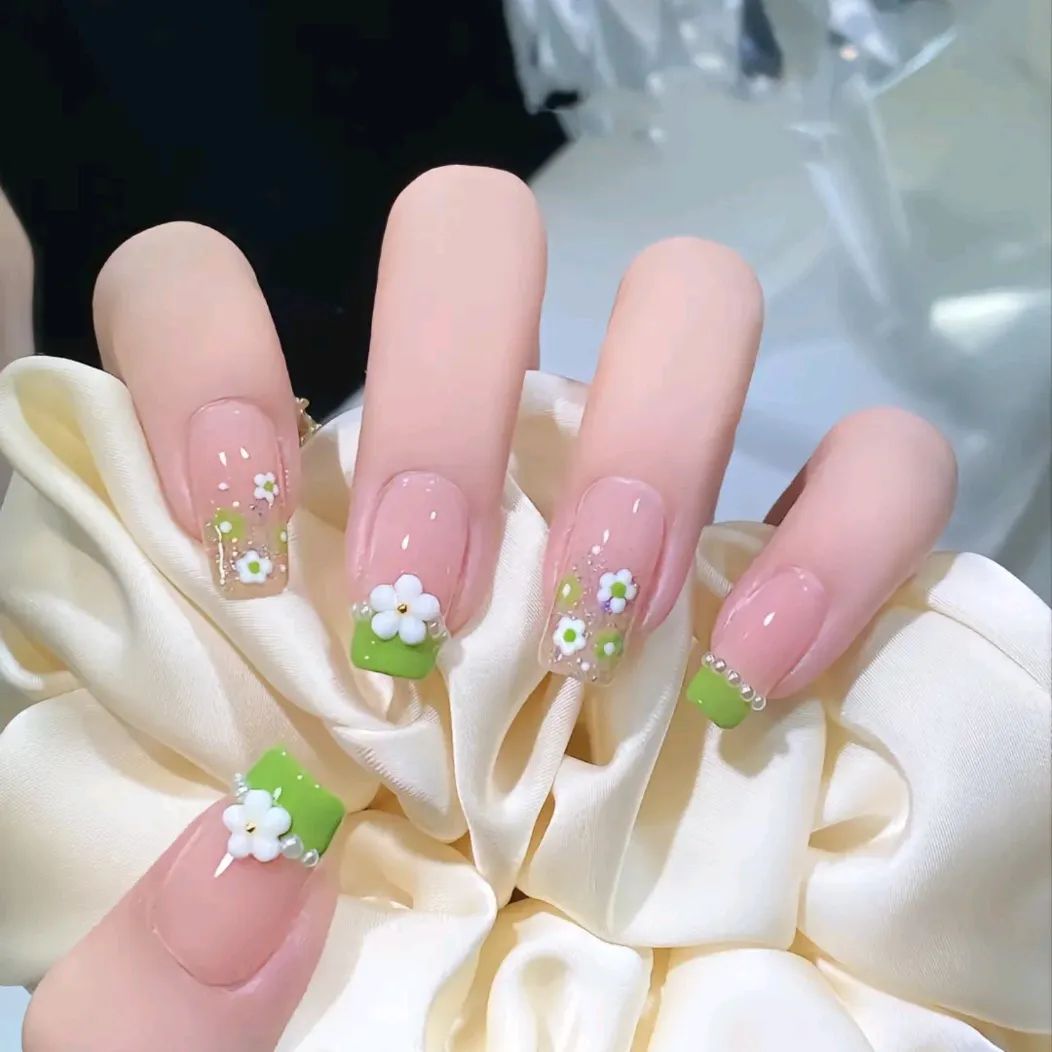 春夏氛圍感超強(qiáng)的綠色系美甲，清新又顯白