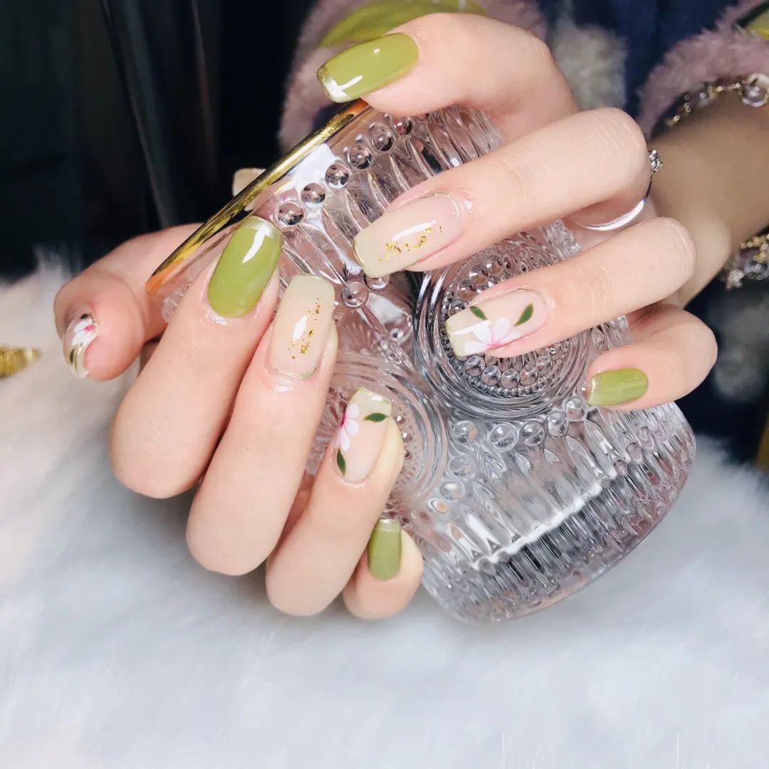 春夏氛圍感超強(qiáng)的綠色系美甲，清新又顯白