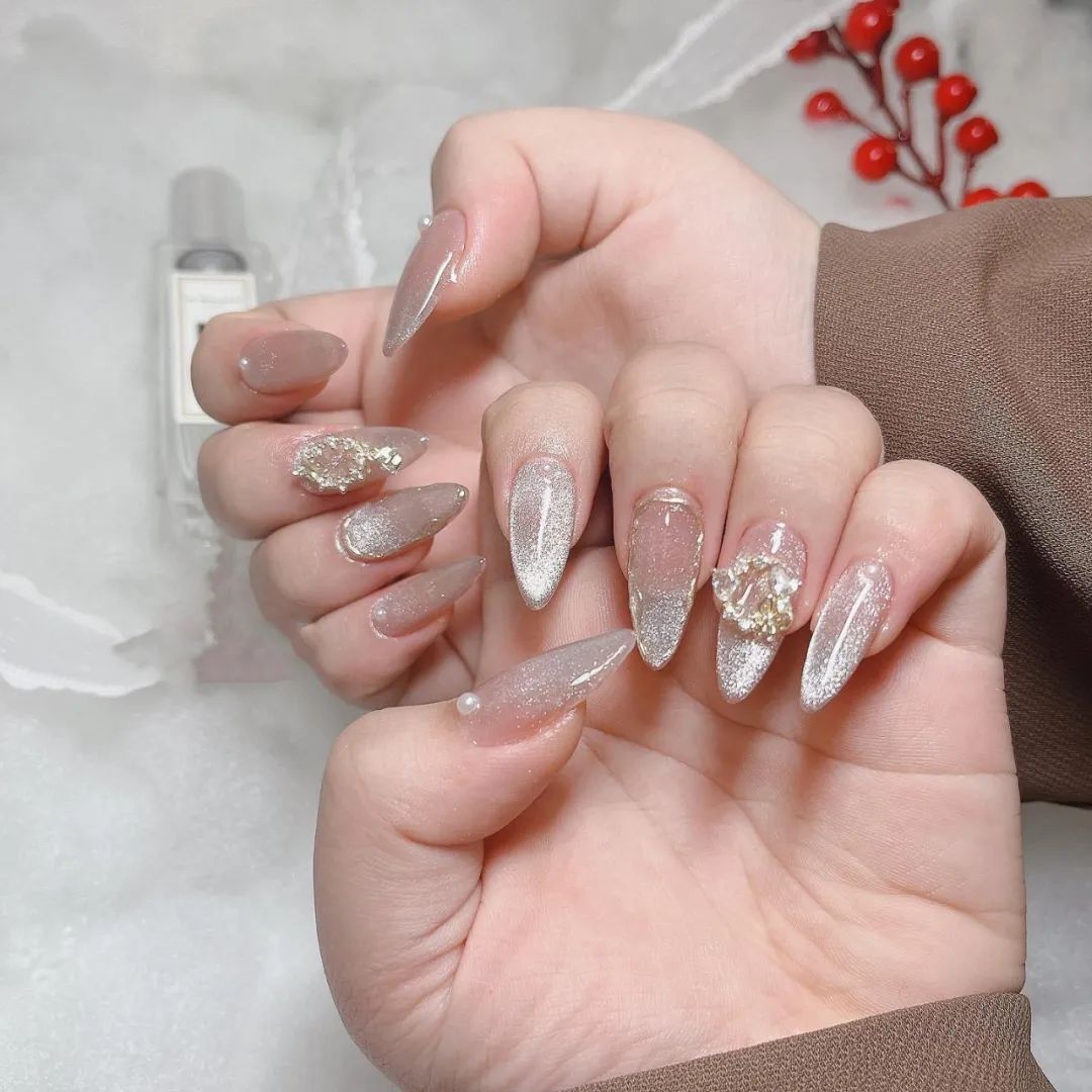 非常有質(zhì)感的新婚美甲，最近要結(jié)婚的準(zhǔn)新娘們看過(guò)來(lái)