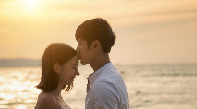 女生內(nèi)向怎么相處，和一個內(nèi)向的女孩子怎么聊天
