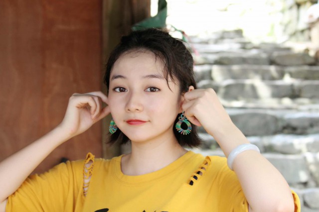 短頭發(fā)扎法，短發(fā)怎么扎減齡又好看