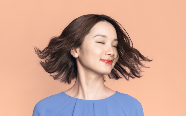 短頭發(fā)扎法，短發(fā)怎么扎減齡又好看