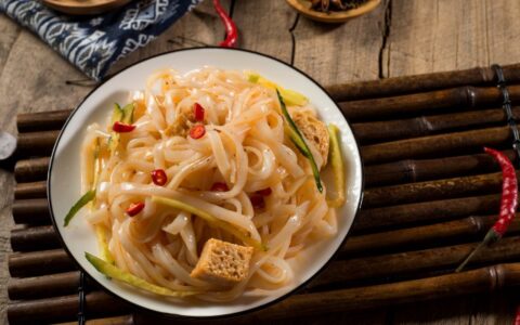 正常涼皮怎么吃熱量低點(diǎn)，減肥吃涼皮怎么不發(fā)胖？