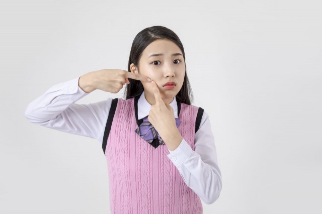 青春期怎么保養(yǎng)皮膚，青春期的少男少女們?cè)撛趺醋o(hù)膚